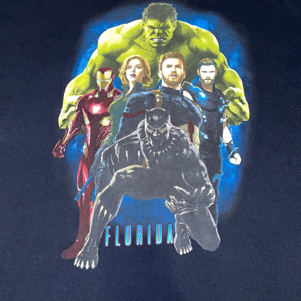Avengers Sz XL  100% cotton graphic T-shirt